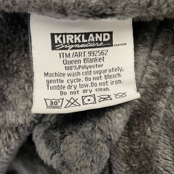Kirkland Signature Queen Black fur Blanket Plush Bedding - Picture 3 of 3